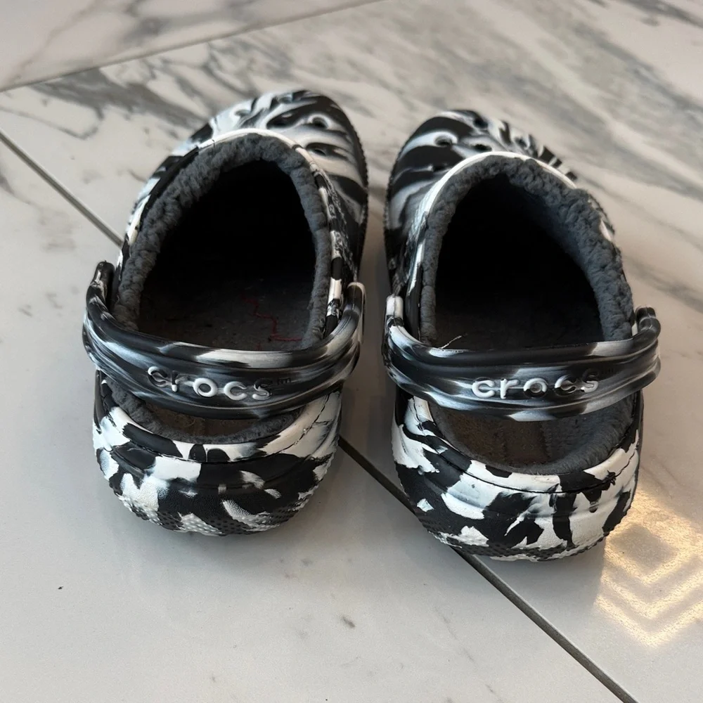 Fleece lined crocs - Picture 3 of 3